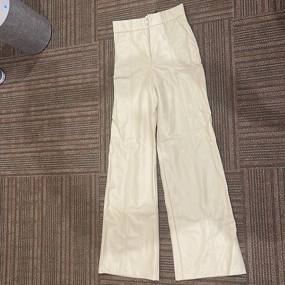 Faux leather pants - Picture 5 of 7